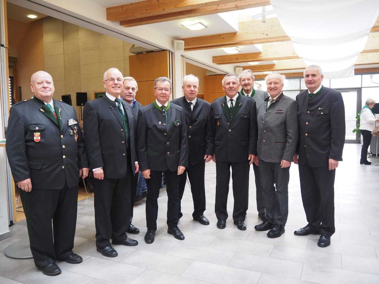 Bild enthält, Blazer, Coat, Jacket, People, Person, Adult, Male, Man, Suit, Groupshot