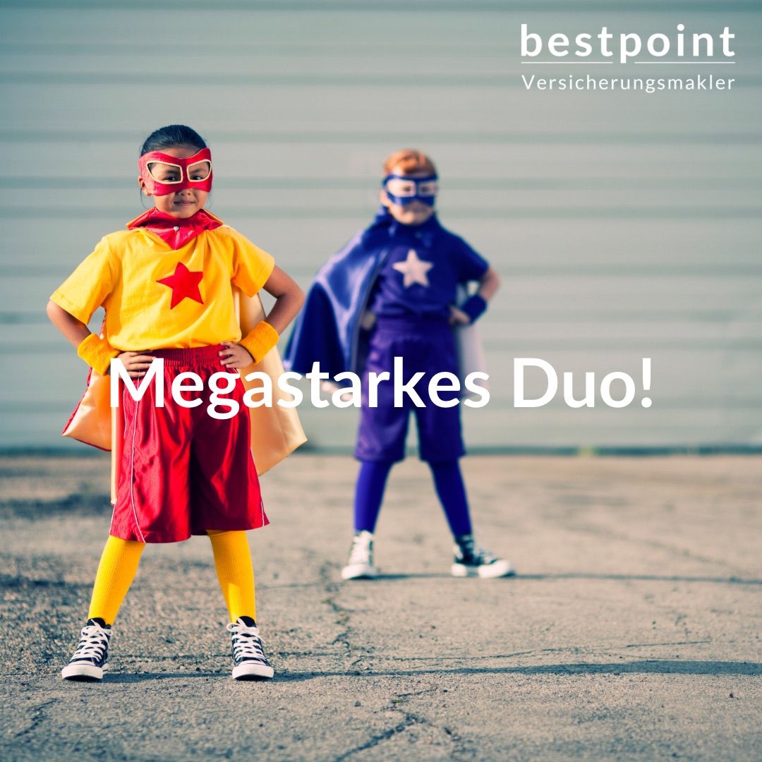 Bild enthält, Clothing, Coat, Person, Footwear, Shoe, Shorts, People, Walking, Face, Costume