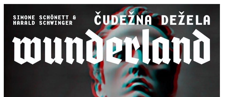 Plakat für die Wanderlust-Aufführung von Teatr Trotamora. Gelistete Daten und Zeiten sind 18. März, 19:30, 19. März, 19:30, 22. März, 15:00 und 19:00. QR-Code für weitere Informationen.