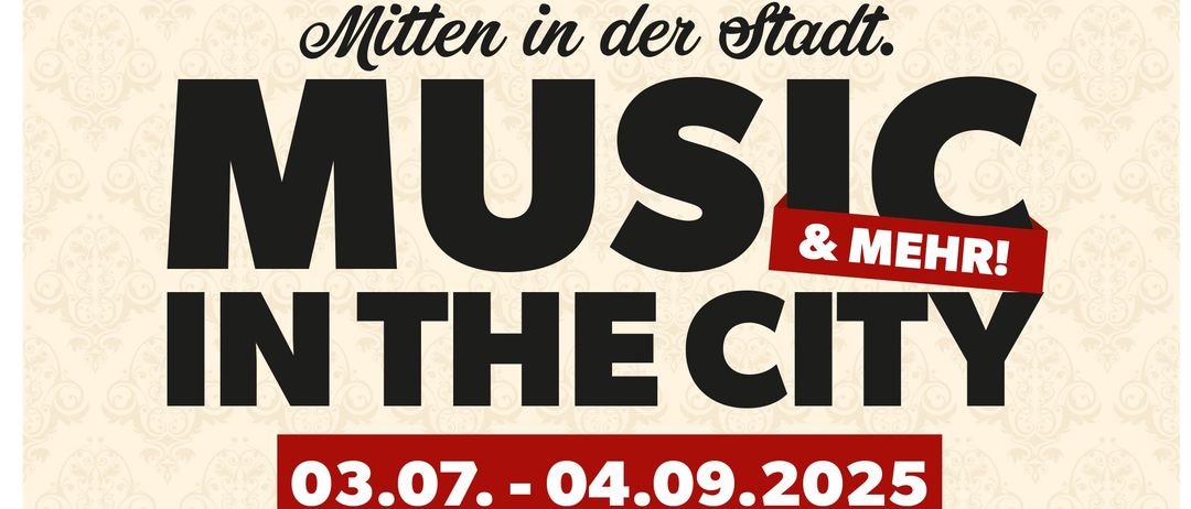 Plakat für das Event Musik in der Stadt vom 3. Juli bis 4. September 2025. Informationen über Künstler und Orte. Eintritt frei, Regenabfrage verfügbar.