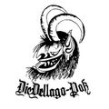 Eine Schwarz-Weiß-Illustration eines gehörnten Wesens mit grimmigem Gesicht, genannt 'Die Dellago-Dok', in gotischer Schrift.