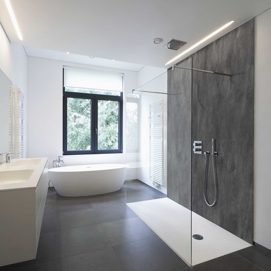 Bild enthält, Bathing, Indoors, Bathtub, Tub, Floor, Bathroom, Interior Design, Shower, Sink