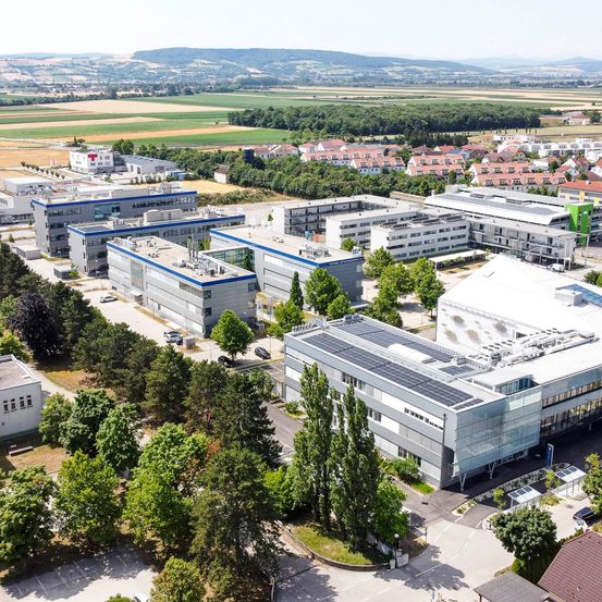 Bild enthält, Architecture, Building, Outdoors, Campus, Cityscape, Urban, Aerial View, Neighborhood