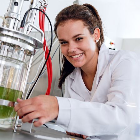 Bild enthält, Adult, Female, Person, Woman, Face, Head, Scientist