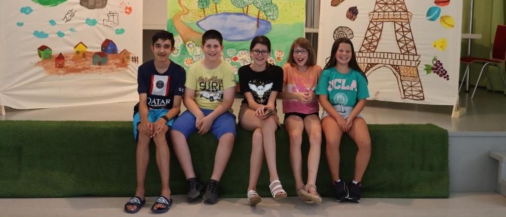 Bild enthält, T-Shirt, People, Person, Shorts, Photography, Portrait, Pants, Boy, Male, Teen