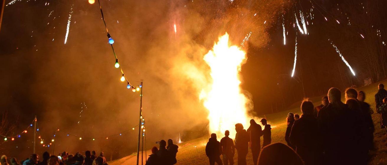 Bild enthält, Bonfire, Fire, Flame, Fireworks