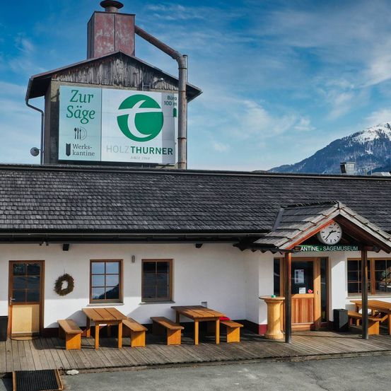 Bild enthält, Hotel, Resort, Bench, Indoors, Restaurant, Outdoors, Shelter, Desk, Motel, Nature