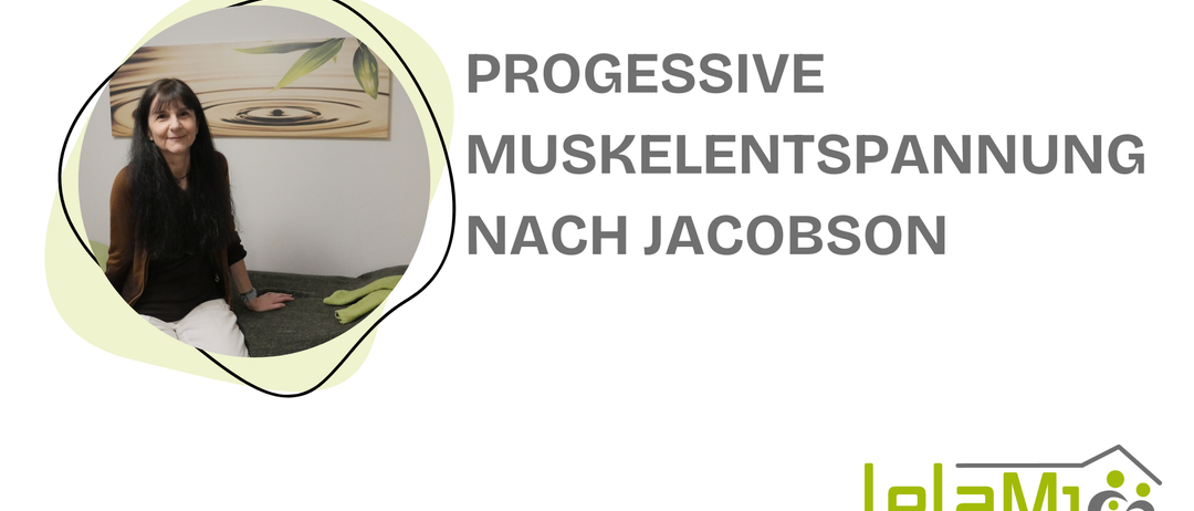 Ein Bild, das progressive Muskelentspannung nach Jacobson bewirbt, zeigt eine Person, die sich auf einem Bett mit grünen Handschuhen entspannt. Ein Bilderrahmen hängt an der Wand.