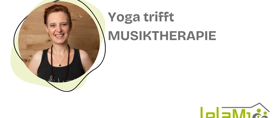 Eine lächelnde Frau in einem Tanktop und mit einer Halskette ist in einem kreisförmigen Rahmen abgebildet. Der Text lautet 'Yoga trifft MUSIKTHERAPIE'. Unten befindet sich ein Logo mit dem Text 'le DR. JAKOB ROSENFELD'.