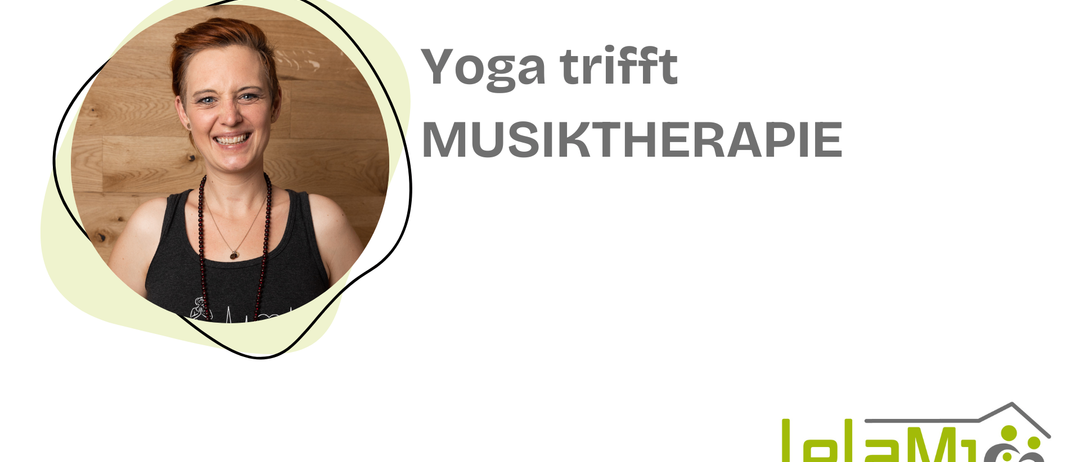 Eine lächelnde Frau in einem Tanktop und mit einer Halskette ist in einem kreisförmigen Rahmen abgebildet. Der Text lautet 'Yoga trifft MUSIKTHERAPIE'. Unten befindet sich ein Logo mit dem Text 'le DR. JAKOB ROSENFELD'.