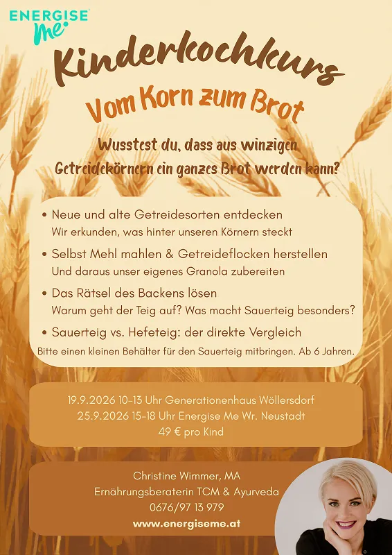 Plakat für einen Kinderkochkurs mit dem Titel 'Vom Korn zum Brot'. Es zeigt eine lächelnde Frau und enthält Details zu Datum, Uhrzeit und Ort der Veranstaltung. Das Plakat listet auch Aktivitäten wie das Entdecken neuer und alter Getreidesorten, das Mahlen von Mehl und das Herstellen von Getreideflocken sowie den Vergleich von Sauerteig und Hefeteig auf.