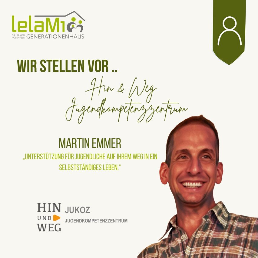 Ein Poster mit einem lächelnden Mann namens Martin Emmer, das Unterstützung für junge Menschen auf ihrem Weg zur Selbstständigkeit fördert. Das Poster enthält den Text 'Wir stellen vor...' und 'Hin & Weg Jugendkompetenzzentrum'.