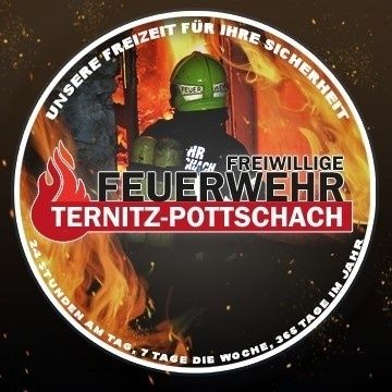 Im Bild ist ein Feuerwehrmann in voller Ausrüstung dargestellt, der vor einem Flammenhintergrund steht. Das Bild zeigt das Logo und den Namen der Freiwilligen Feuerwehr 'Feuerwehr Ternitz-Pottschach'. Das Logo ist von einem feuerartigen Design umgeben, was die Hingabe der Feuerwehr unterstreicht.