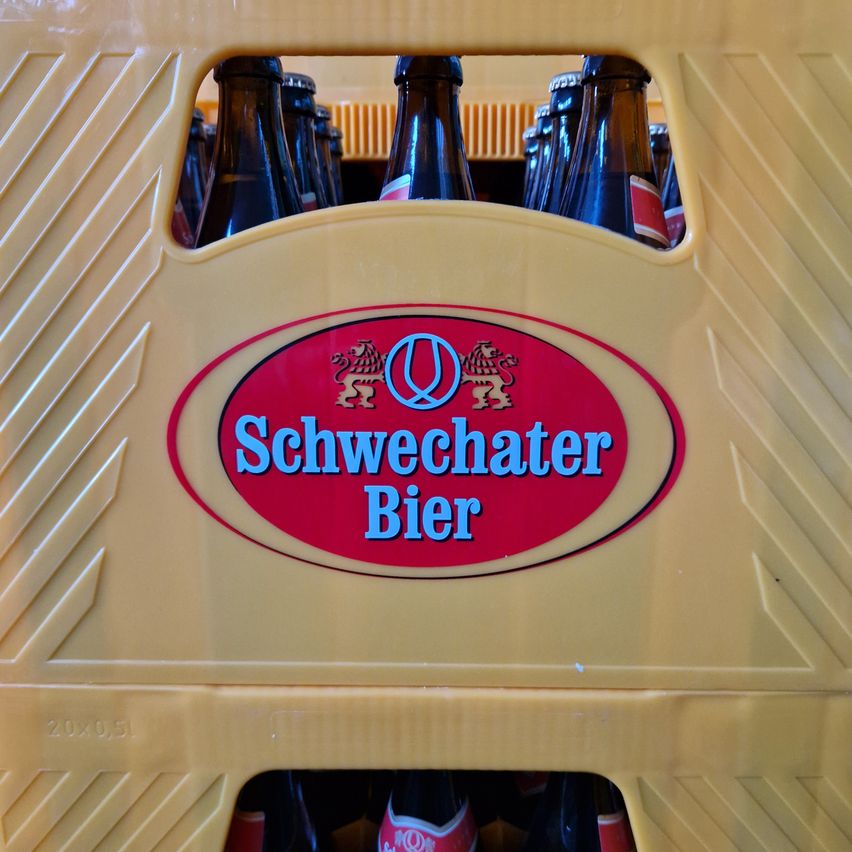 Bild enthält, Alcohol, Beer, Beverage, Bottle, Beer Bottle, Liquor, Logo