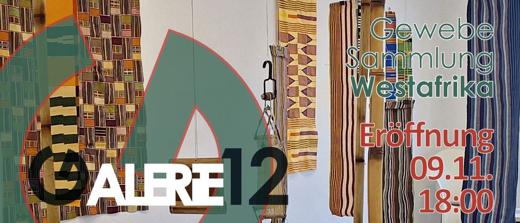 Ein Plakat bewirbt die Eröffnung einer Ausstellung am 18. September 2012. Es zeigt eine Mischung aus farbenfrohen Textilien, hängenden Stoffen und Bambuselementen. Das Wort 'ALERE12' ist prominent angezeigt.