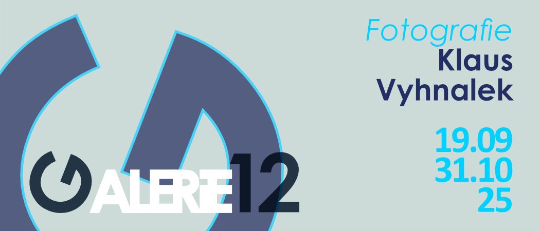 Eine Grafik mit der Nummer 12 und dem Datum 1931, dargestellt in Blau und Weiß auf grauem Hintergrund.