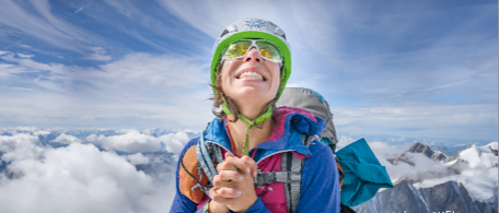 Bild enthält, Advertisement, Poster, Adult, Female, Person, Woman, Coat, Outdoors, Peak, Lifejacket
