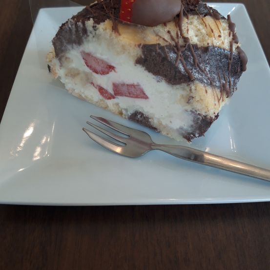 Bild enthält, Cream, Dessert, Food, Icing, Cutlery, Fork, Food Presentation, Meal, Dish, Sweets