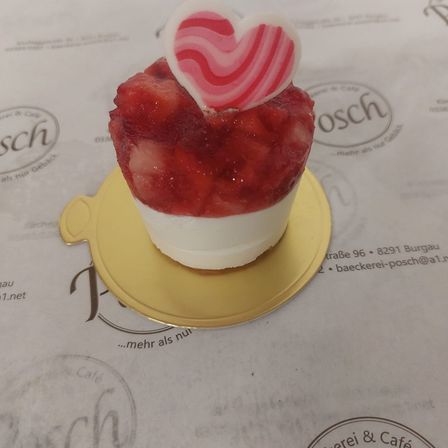 Bild enthält, Cream, Dessert, Food, Frozen Yogurt, Ice Cream, Ketchup, Icing