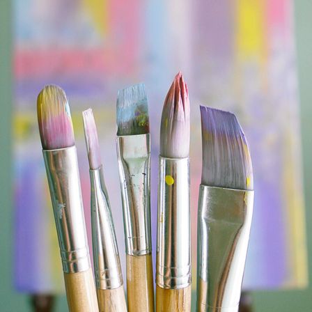 Bild enthält, Brush, Device, Tool, Cosmetics, Lipstick
