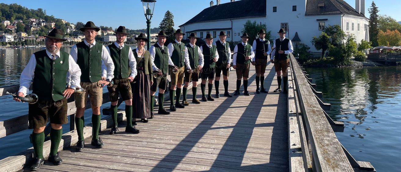 Bild enthält, Water, Waterfront, Pier, Port, Adult, Male, Man, Person, People, Shoe