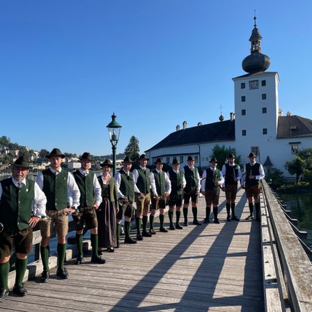 Bild enthält, Water, Waterfront, Pier, Port, People, Person, Adult, Male, Man, Fortress