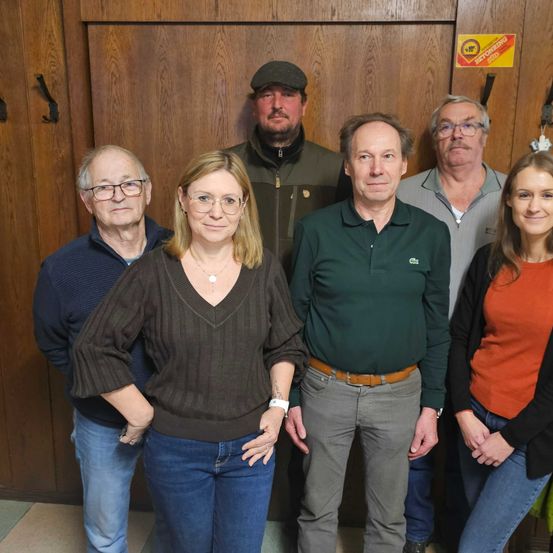 Bild enthält, Pants, Jeans, People, Person, Blouse, Portrait, Adult, Female, Woman, Belt