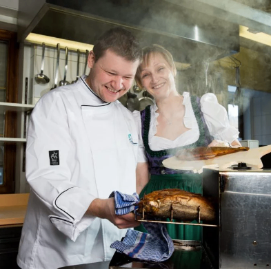 Bild enthält, Adult, Female, Person, Woman, Male, Man, Cooking, Device, Chef, Face