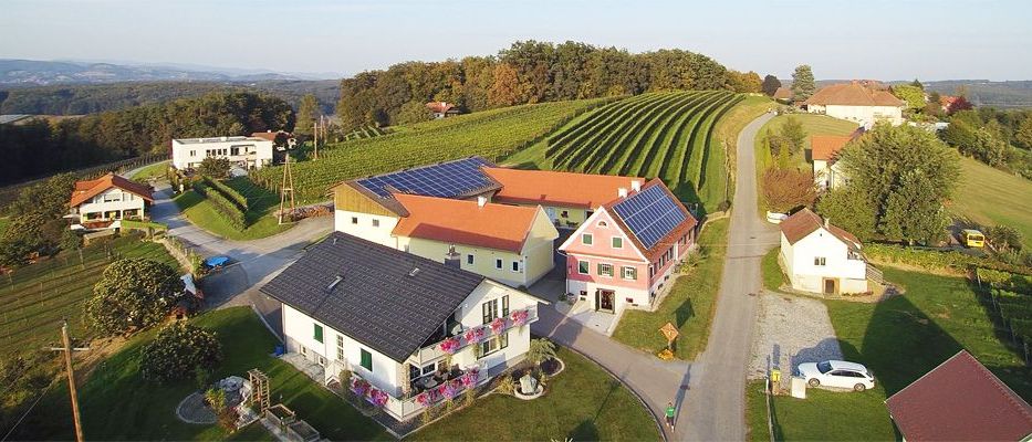 Bild enthält, Outdoors, Building, Aerial View, Countryside, Nature, Housing, House, Rural, Driveway, Car