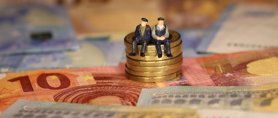 Bild enthält, Person, Money