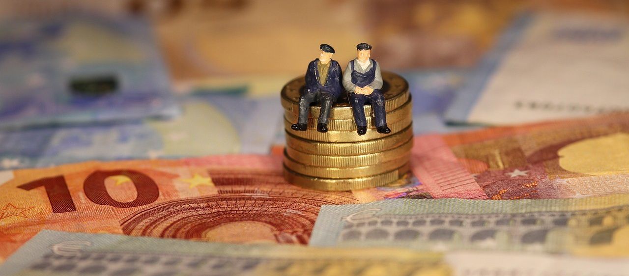 Bild enthält, Person, Money