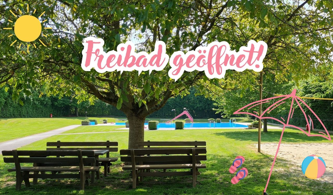 Ein Freibad mit Rasenfläche, Bänken und einem Baum. Im Hintergrund befindet sich ein Pool und eine Rutsche. Der Text lautet Freibad geöffnet!