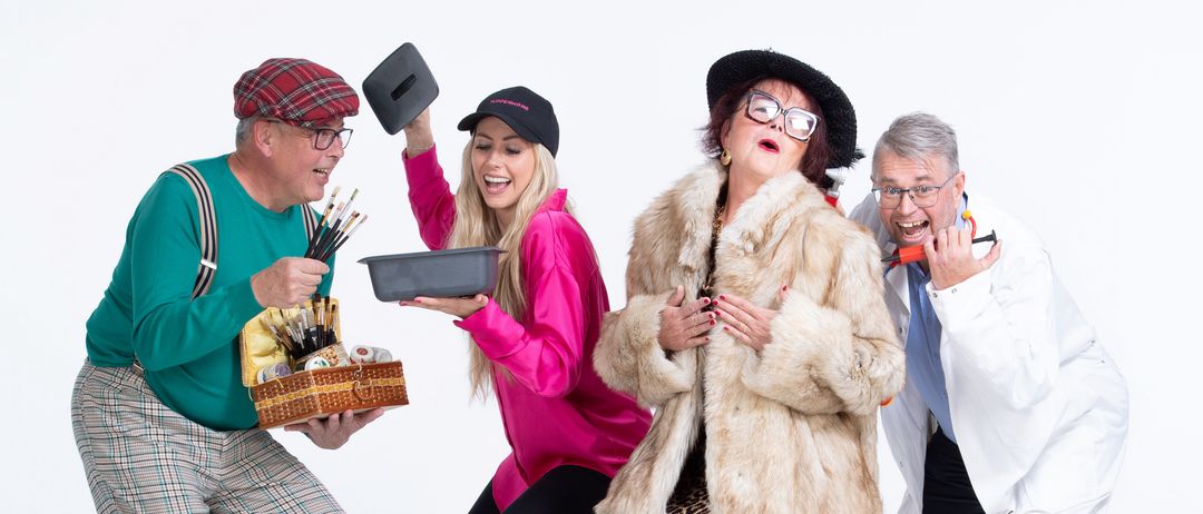 Bild enthält, Adult, Female, Person, Woman, Photography, Coat, Shoe, Male, Man, Portrait