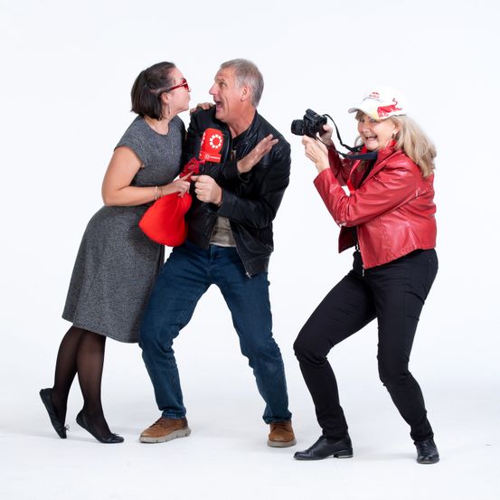 Bild enthält, Photography, Adult, Female, Person, Woman, Jeans, Jacket, Male, Man, Shoe