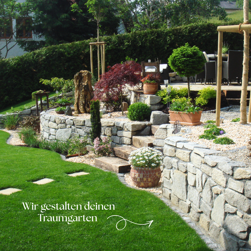 A backyard with a stone wall, plants, and flowers. An outdoor dining area with a table and chairs. A large tree and a small bench. The text reads, 'Wir gestalten deinen Traumgarten.'