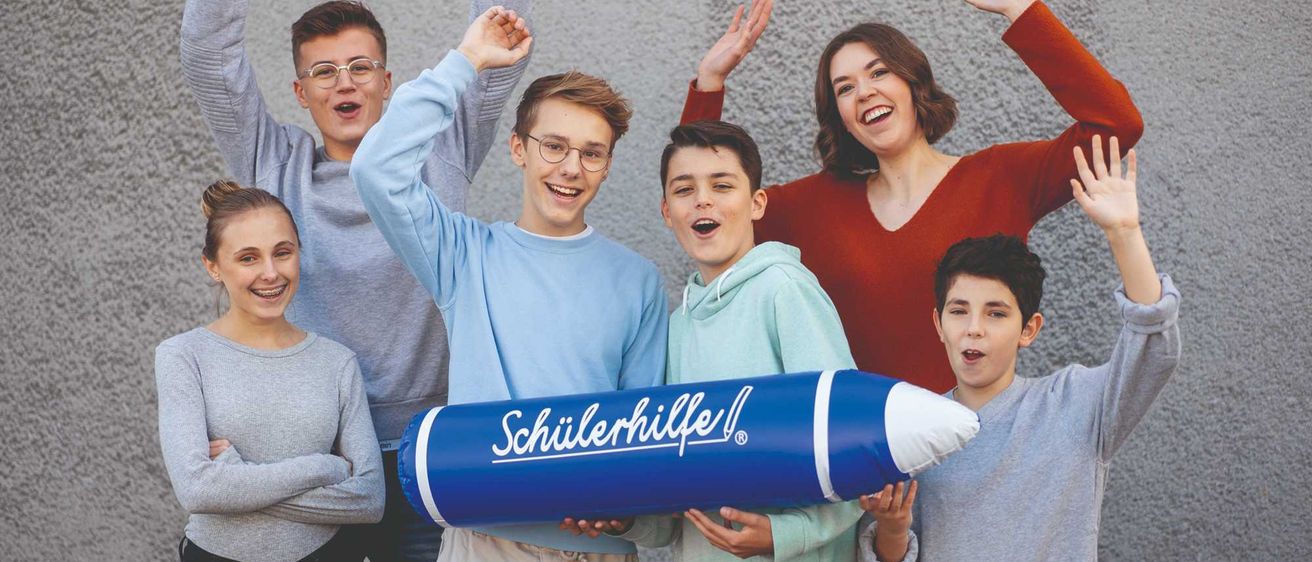 Bild enthält, People, Person, Head, Face, Adult, Female, Woman, Happy, Groupshot, Triumphant