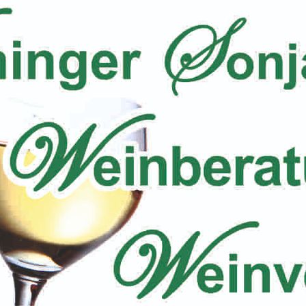 Ein Logo mit grünem Text für Weininger Sonja Weinberatung, das drei Weingläser zeigt, zwei gefüllt mit Wein und eines leer.