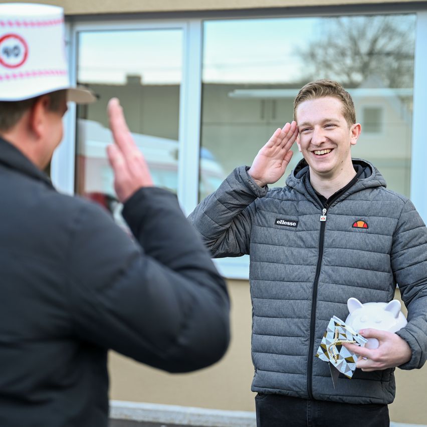 Bild enthält, Clothing, Hat, Adult, Male, Man, Person, Coat, Jacket, Head, Face