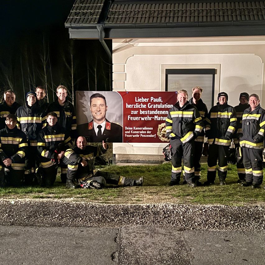 Bild enthält, People, Person, Adult, Male, Man, Face, Formal Wear, Suit, Coat, Jacket