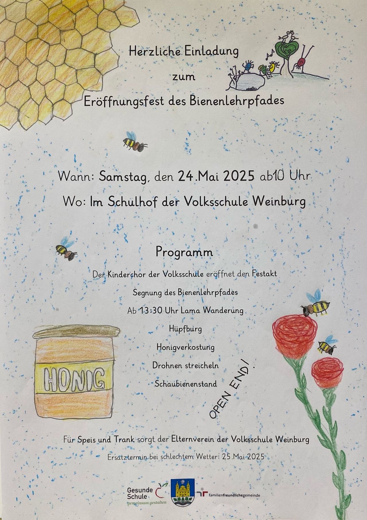 Ein Flyer zur Eröffnung des Bienenlehrpfades am Schulhof der Volksschule Weinburg am 24. Mai 2025. Das Programm umfasst ein Bienenlied, Lama-Rundgang, Honigverkostung und einen Honigstand.