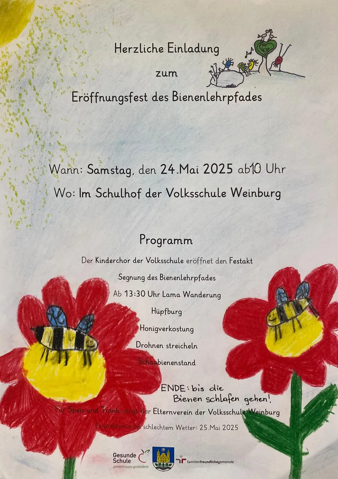 Eröffnungsfest des Bienenlehrpfades. Wann: Samstag, 24. Mai 2025 ab 10 Uhr. Wo: Im Schulhof der Volksschule Weinburg. Programm: Eröffnung durch den Kinderchor der Volksschule. Gesang des Bienenlehrpfades. Aktivitäten ab 13:30 Uhr Lama-Wanderung nach Hufburg. Drohnenfütterung. Bienenstand. Bis die Bienen schlafen gehen!