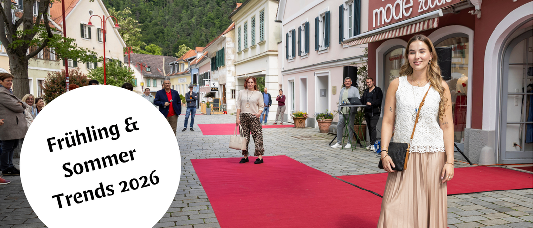 Werbung für Frohnleitner Modekarussel-Veranstaltung am 22. Mai 2026 um 16:00 Uhr am Hauptplatz. Mit Mode von Zottler Mode, Z2, Der Karl & Lounge Cherie.