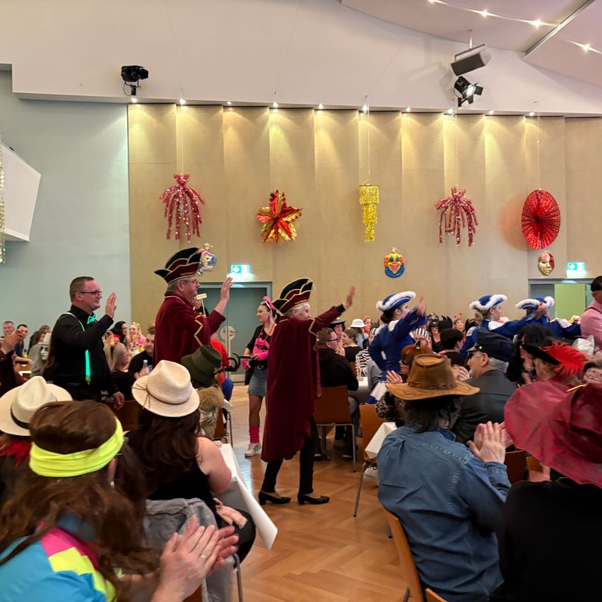 Bild enthält, Hat, People, Person, Adult, Female, Woman, Male, Man, Sun Hat, Face