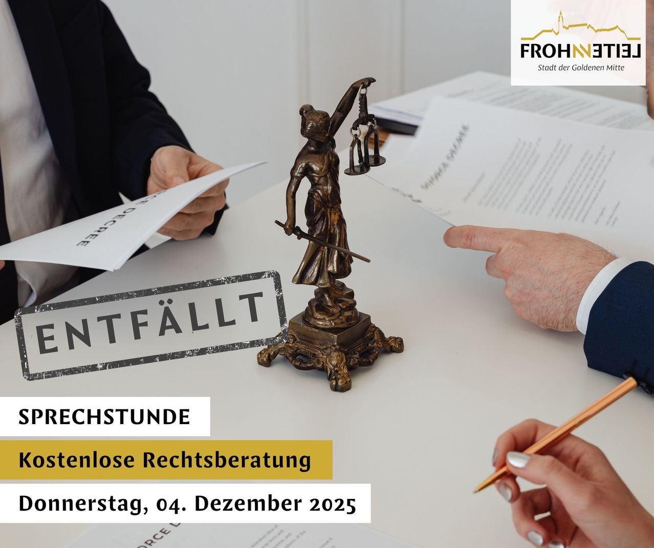 Eine Person, die Papiere hält, zeigt mit einem Schwert und einer Waage auf eine Rechtsstatue. Eine andere Person schreibt auf ein Papier. Der Text erwähnt eine kostenlose Rechtsberatung am Montag, den 4. Dezember 2025.