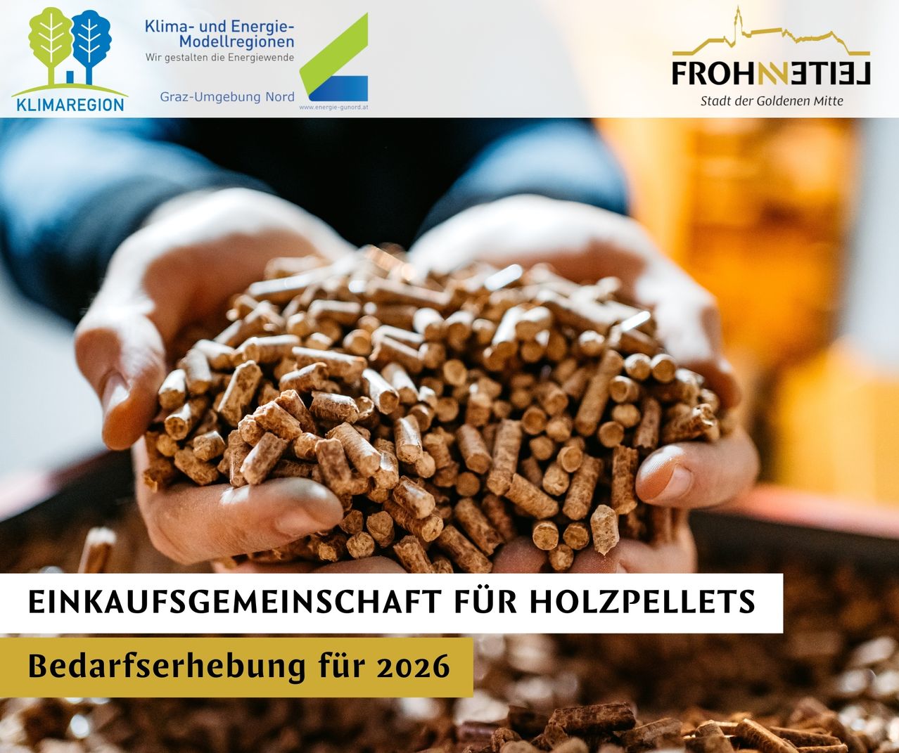 Hände halten Holzpellets, ein Werbebild für die Holzpellet-Kaufgemeinschaft, kündigt eine Tariferhöhung für 2026 an.