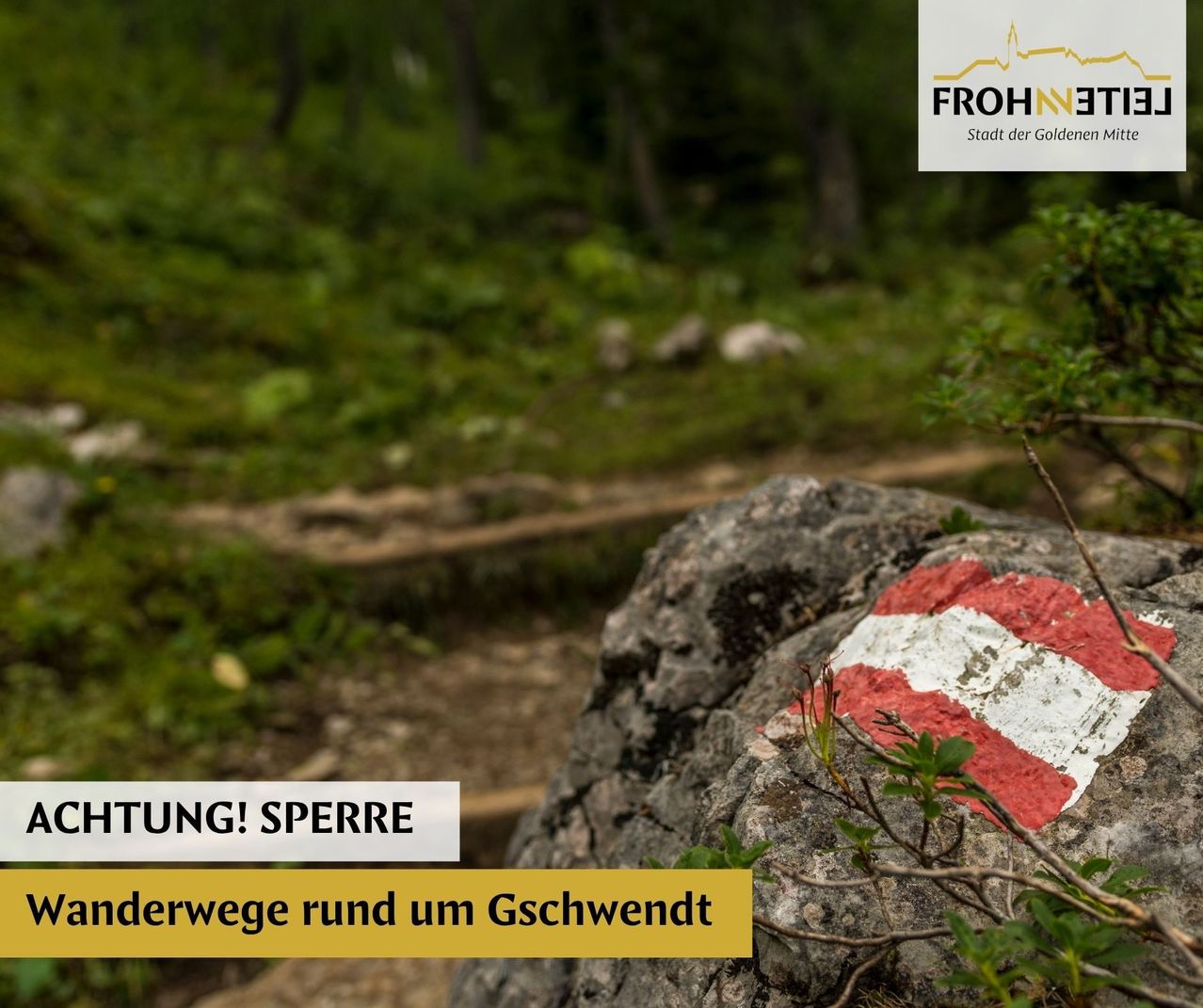 Ein steiniger Pfad mit einem roten und weißen Schild darauf, das einen gesperrten Weg anzeigt. Das Schild steht für 'SPERRUNG! SPERRRE' und der Pfad ist von grüner Vegetation umgeben.