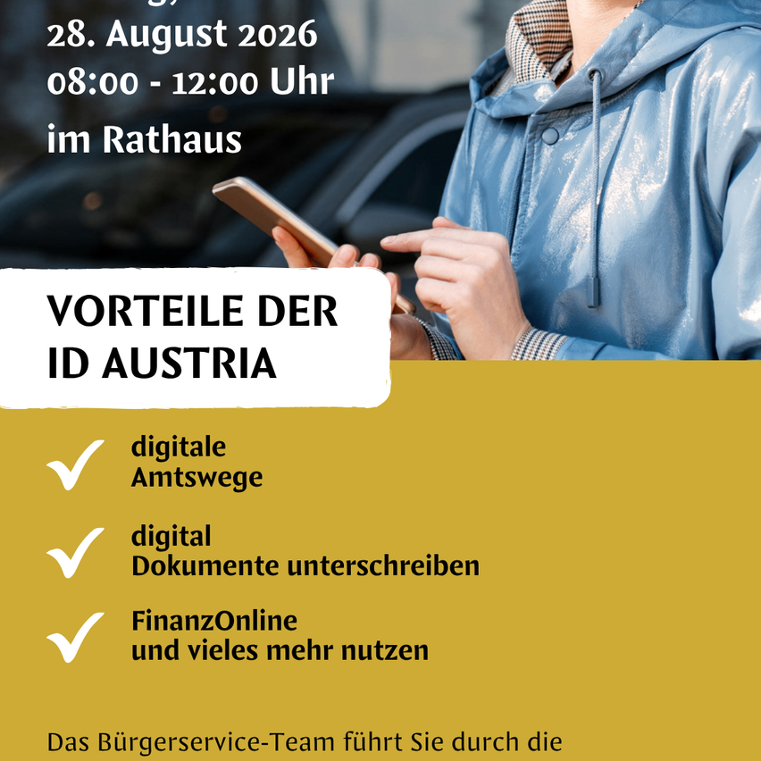 Eine Person in einem blauen Regenmantel, die ein Smartphone hält, steht vor einem Gebäude mit Text über die Vorteile von ID Austria. Der Text hebt digitale Amtswege, digitales Dokumentenunterschreiben und FinanzOnline-Vorteile hervor.