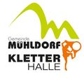 Logo fur Gemeinde Muhldorf Kletter Halle, mit einem stilisierten Buchstaben M in Grun und einer orangefarbenen Silhouette einer kletternden Person. Der Text ist in fetter schwarzer Schrift.