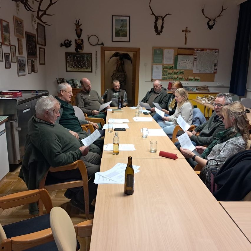 Bild enthält, People, Person, Adult, Female, Woman, Male, Man, Indoors, Crowd, Head