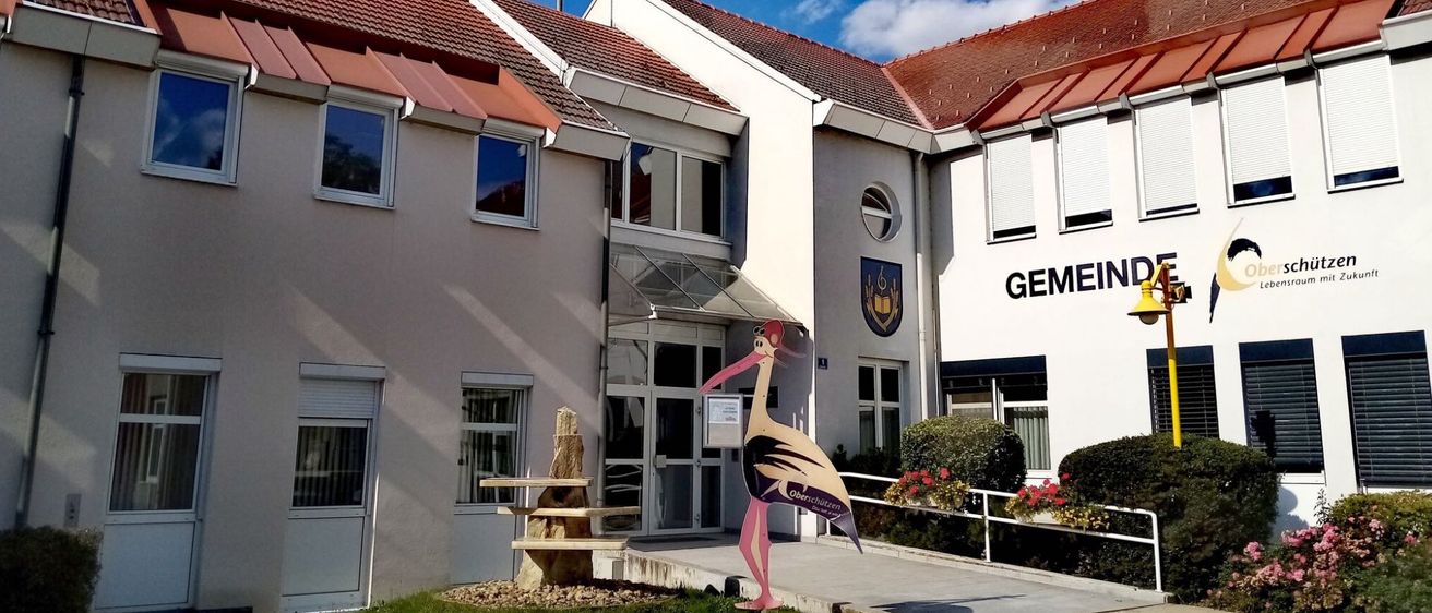 Bild enthält, Housing, Neighborhood, House, City, Urban, Traffic Light, Row House, Condo